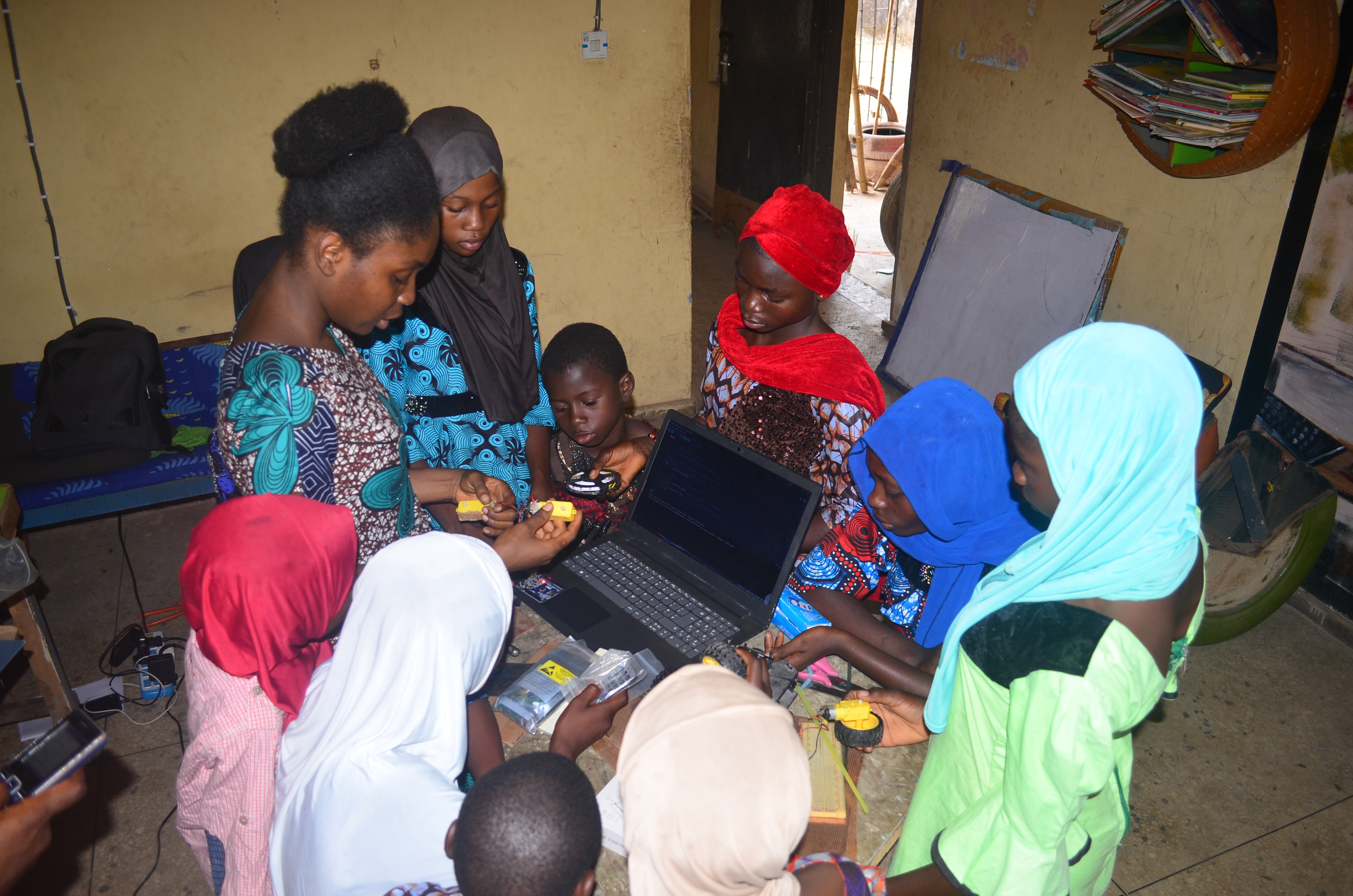 Children learning with digital and electronic tools